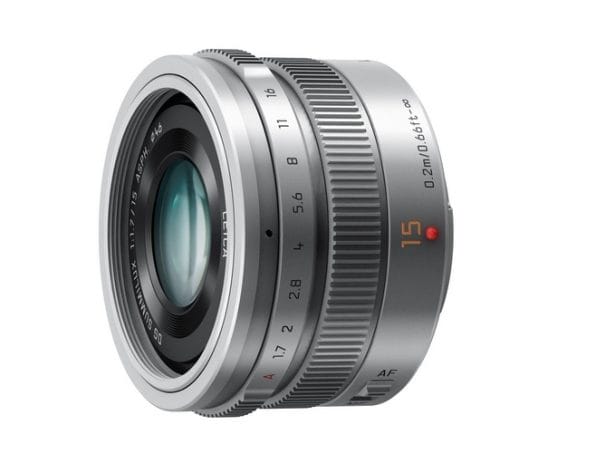 A Leica Summilux 15mm / f1.7 ASPH objektívet rekeszállító gyűrűvel is ellátták valamint egy AF/MF fó