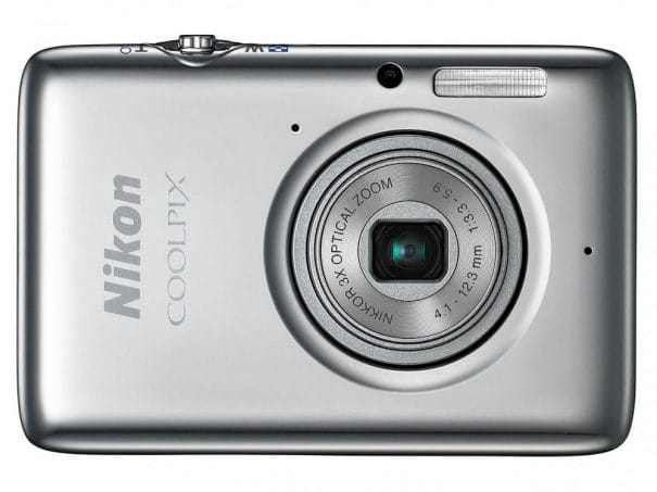 A Nikon Coolpix S02nek 7,3 GB belső memóriája van