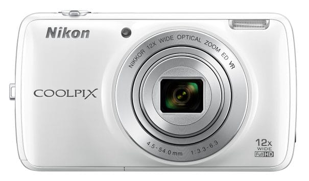 Nikon Coolpix S810c Android 4.2.2 operációs rendszerrel működik.