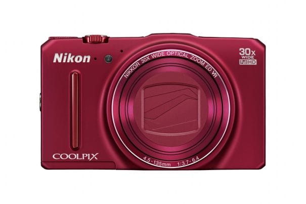 Nikon Coolpix S9700 16 megapixeles BSI-CMOS szenzoros fényképezőgép.