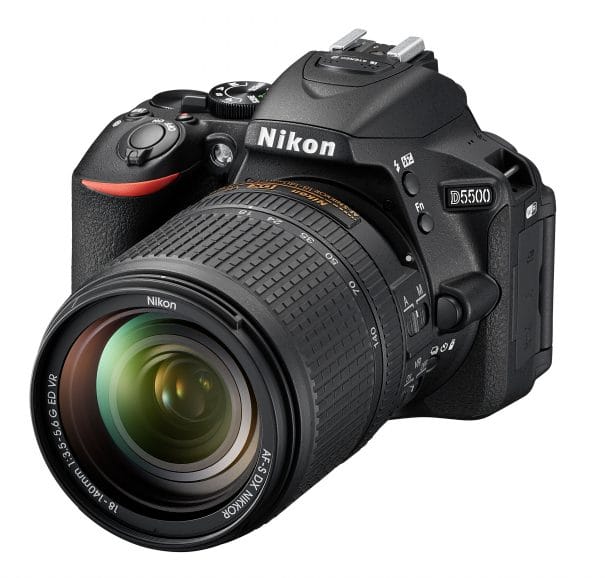 A Nikon D5500 újdonsága a beépített Wi-Fi.