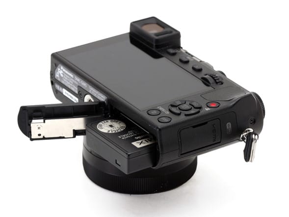 A Lumix DMC-GM5 csatlakoási lehetőségei USB 2.0, micro HDMI