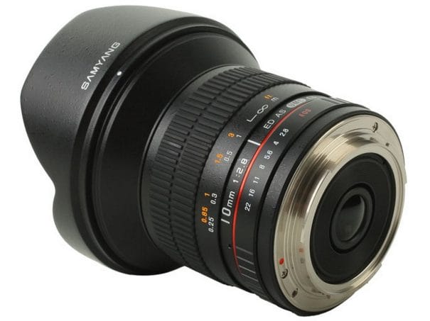 amyang 10mm f2,8 ED AS NCS CS APS-C szenzorméretű digitális fényképezőgépekhez készült.