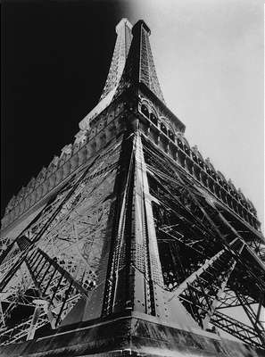 La Tour Eiffel, vers 1931. Photo Francois Kollar © Ministcre de la Culture - France
