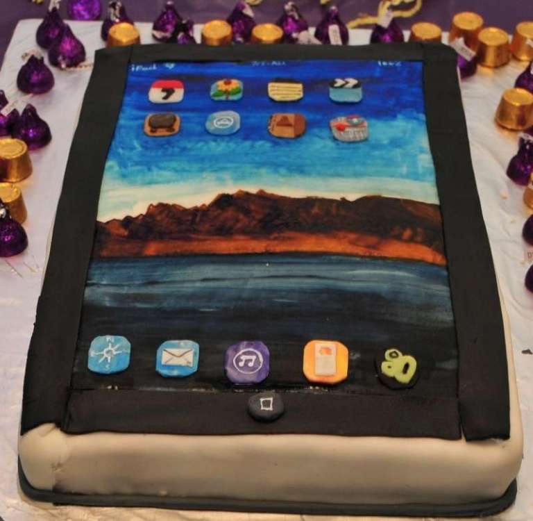 iphone-birthday-cake.jpg