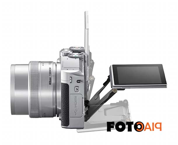 Az LCD kihajtható a Nikon 1 J5 digitális cserélhető objektíves fényképezőgép hátulján