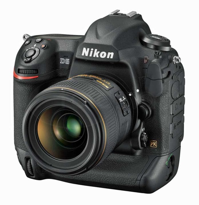Nikon D5 digitális professzionális DSLR fényképezőgép szemből