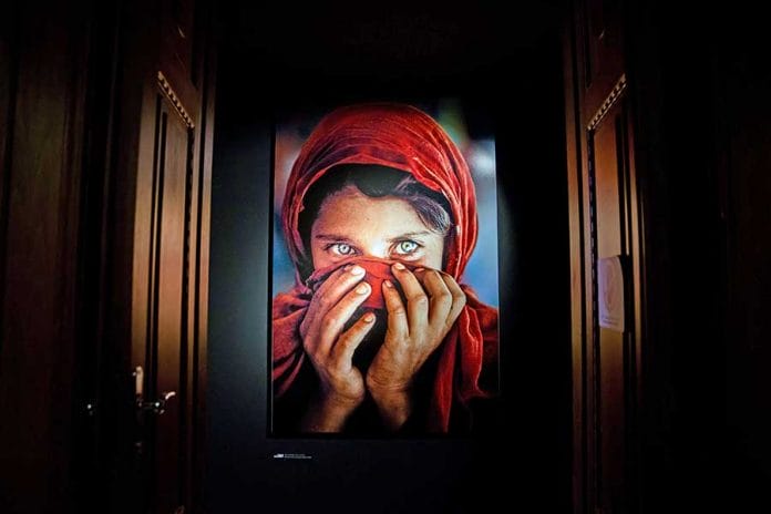 Steve McCurry ikonikus fotókiállítás a Műcsarnokban