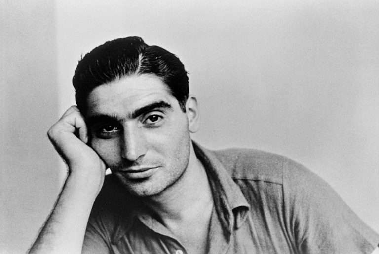 Fotó: Robert Capa 22 évesen, 1935 © Collection Capa/Magnum Photos/