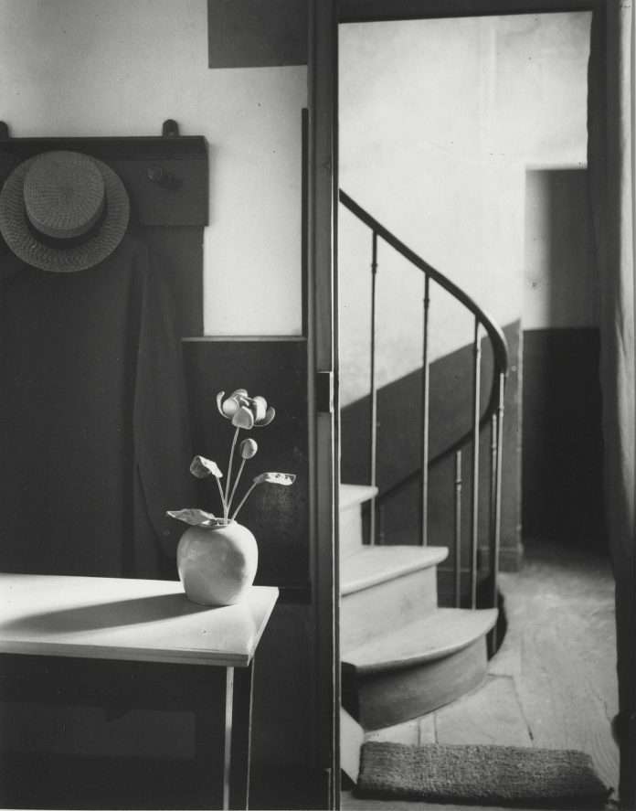 Fotó: André Kertész: Chez Mondrian, Párizs, 1926.