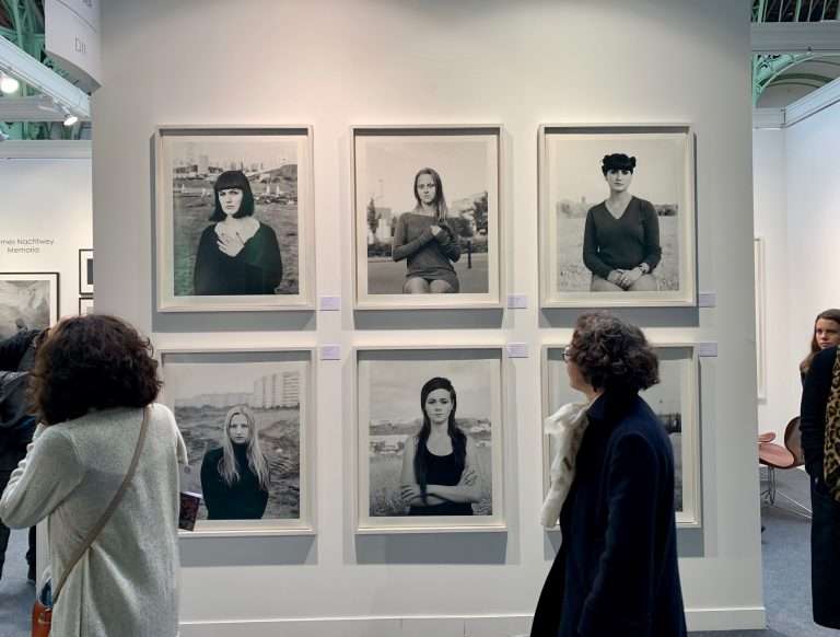 Fotó: Ute Mahler és Werner Mahler sorozata a Paris Photo kiállításon, 2018. november
