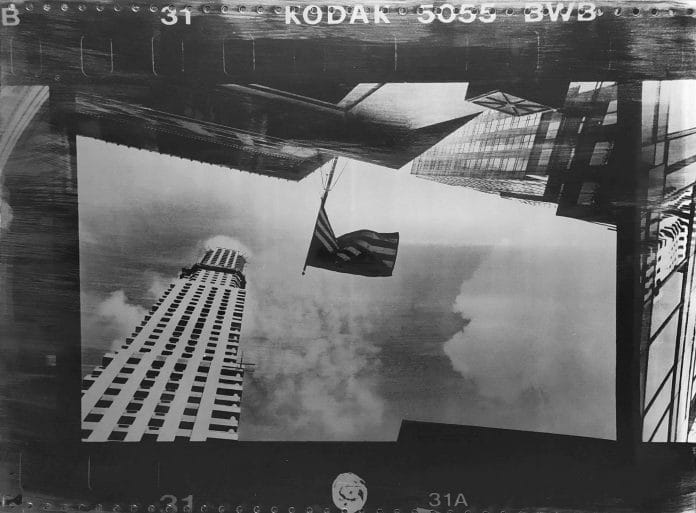 Fotó: Vékás Magdolna: Zászló, New York, 2002 © Vékás Magdolna